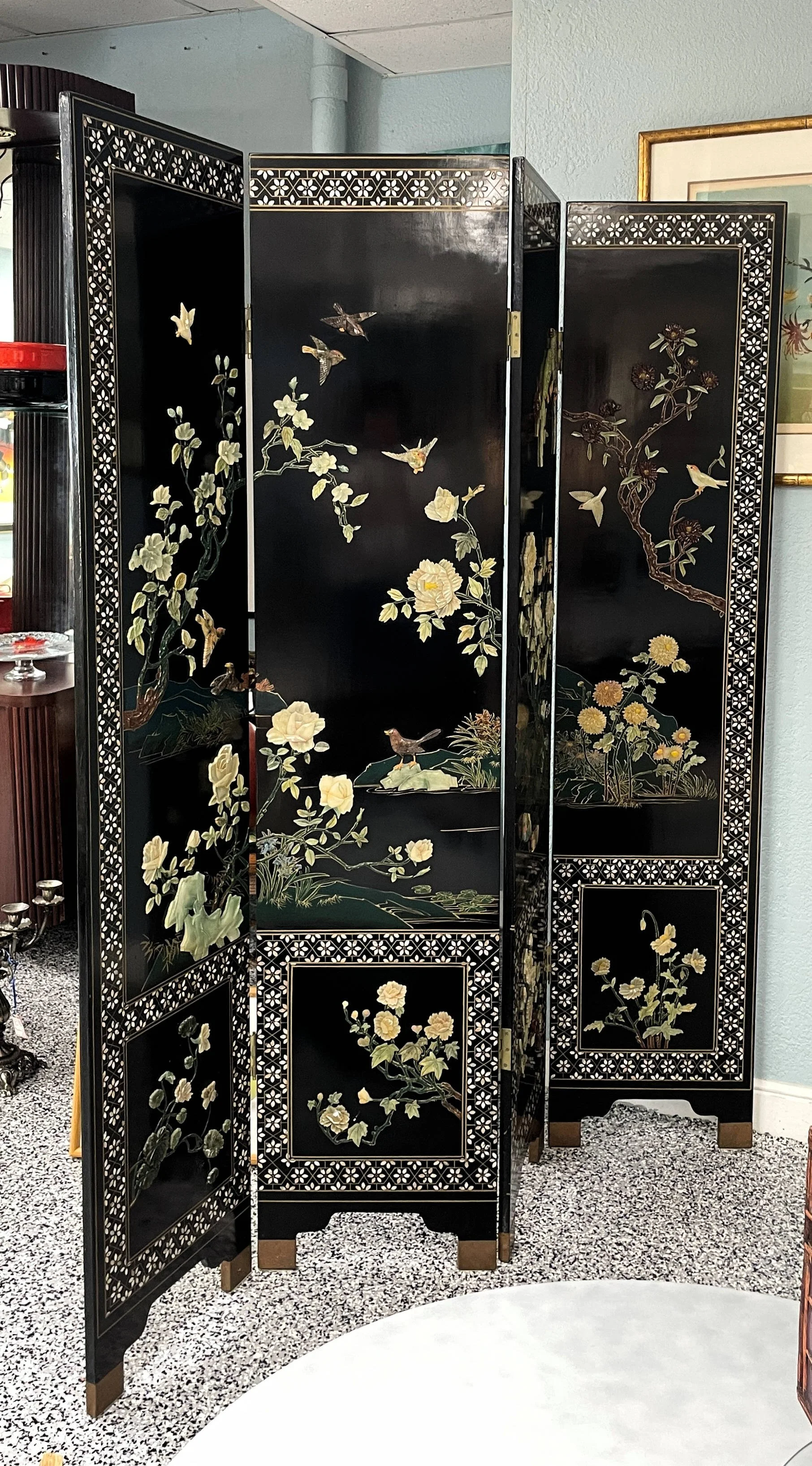 Encore Furniture Gallery-Black Lacquered Asian Floor Screen With